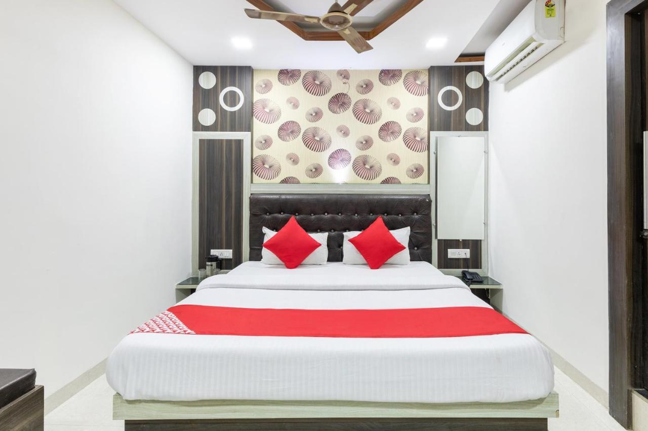 Oyo 45301 Hotel Om Palace Sāgar Extérieur photo