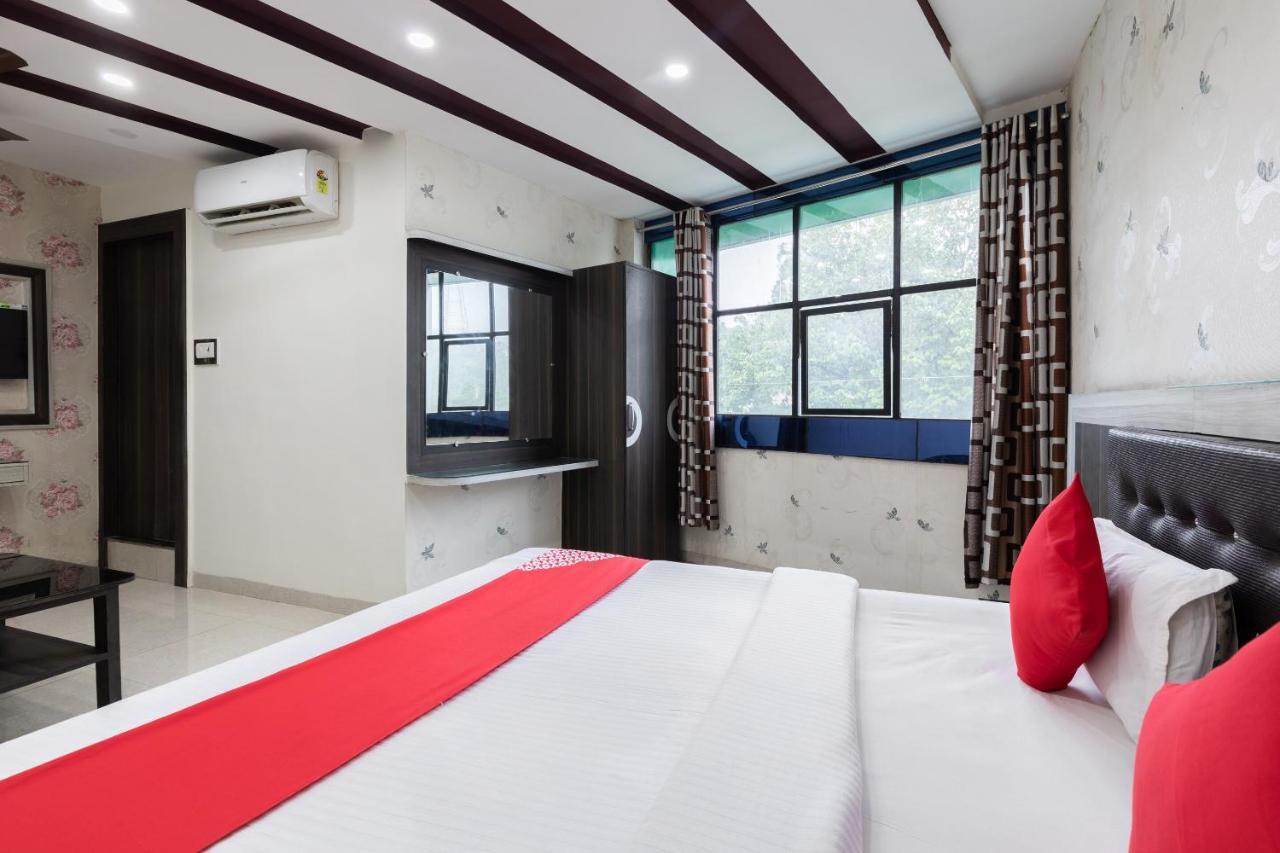 Oyo 45301 Hotel Om Palace Sāgar Extérieur photo