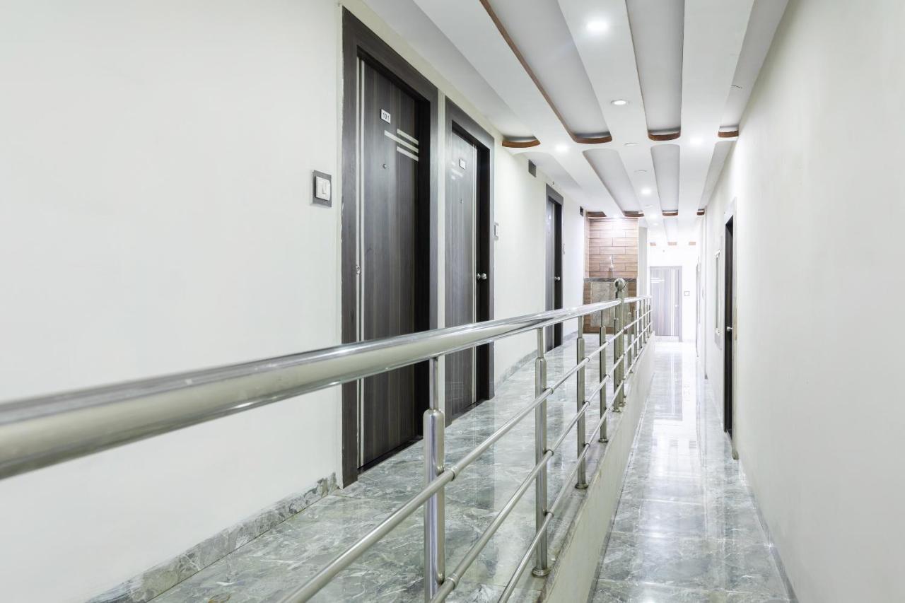 Oyo 45301 Hotel Om Palace Sāgar Extérieur photo