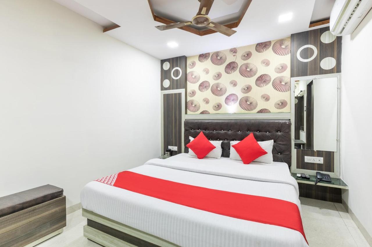 Oyo 45301 Hotel Om Palace Sāgar Extérieur photo