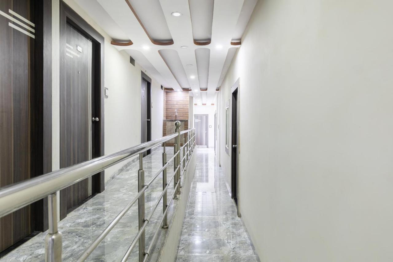 Oyo 45301 Hotel Om Palace Sāgar Extérieur photo