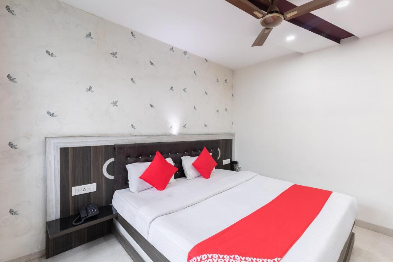 Oyo 45301 Hotel Om Palace Sāgar Extérieur photo