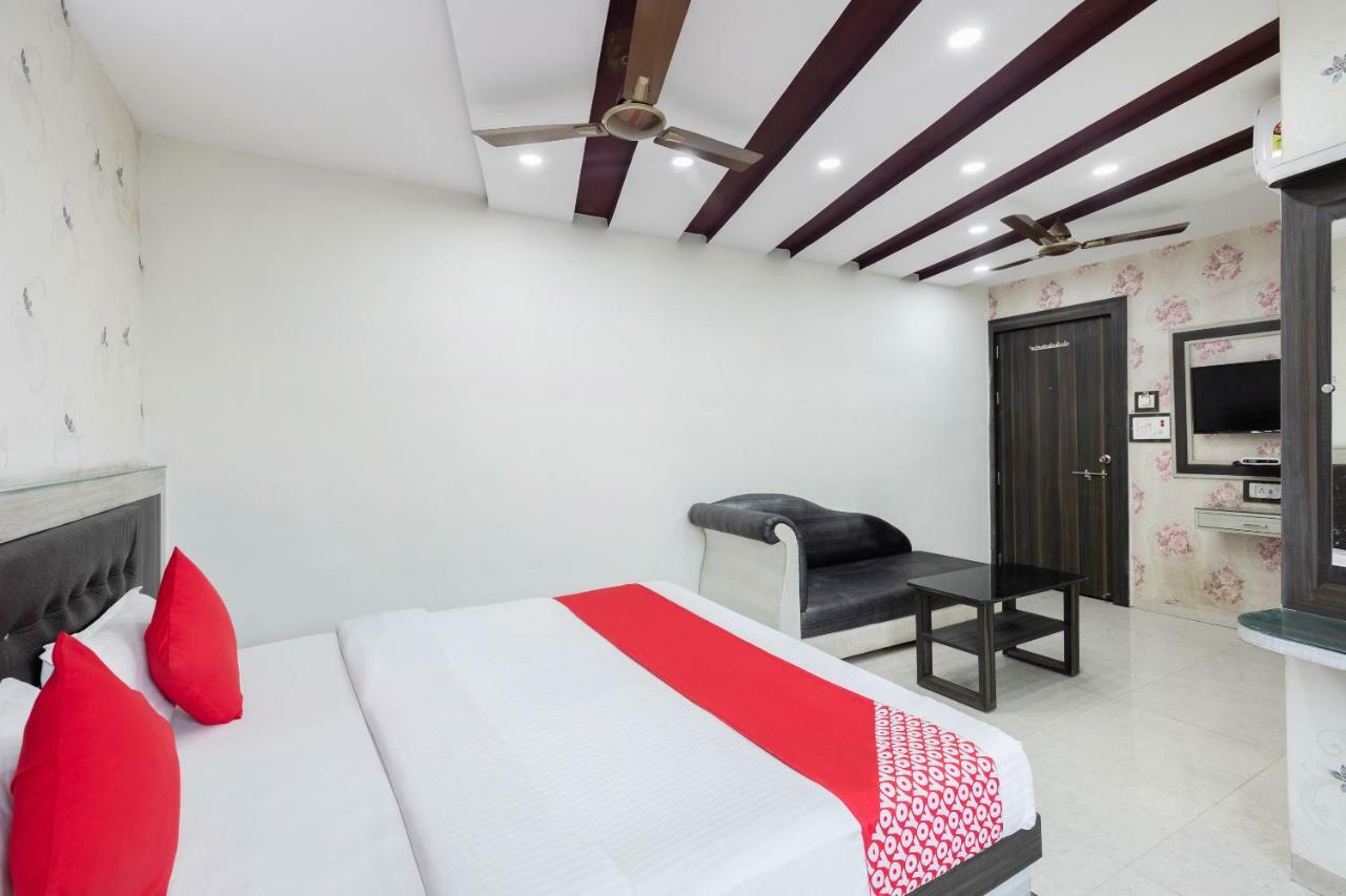 Oyo 45301 Hotel Om Palace Sāgar Extérieur photo
