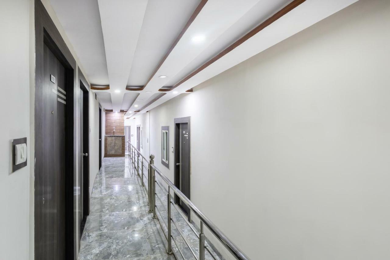 Oyo 45301 Hotel Om Palace Sāgar Extérieur photo