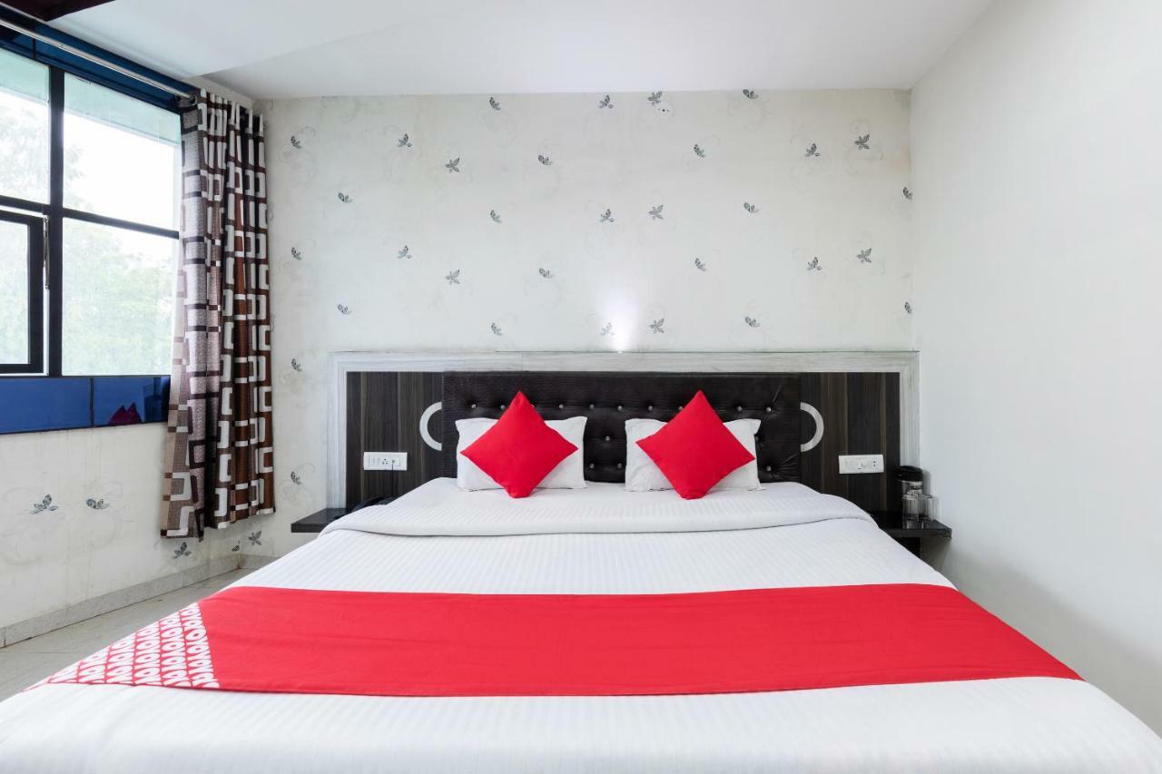 Oyo 45301 Hotel Om Palace Sāgar Extérieur photo