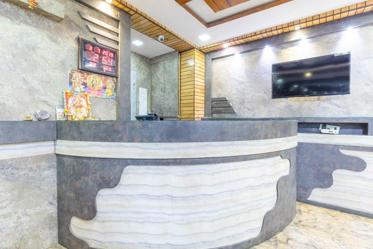 Oyo 45301 Hotel Om Palace Sāgar Extérieur photo