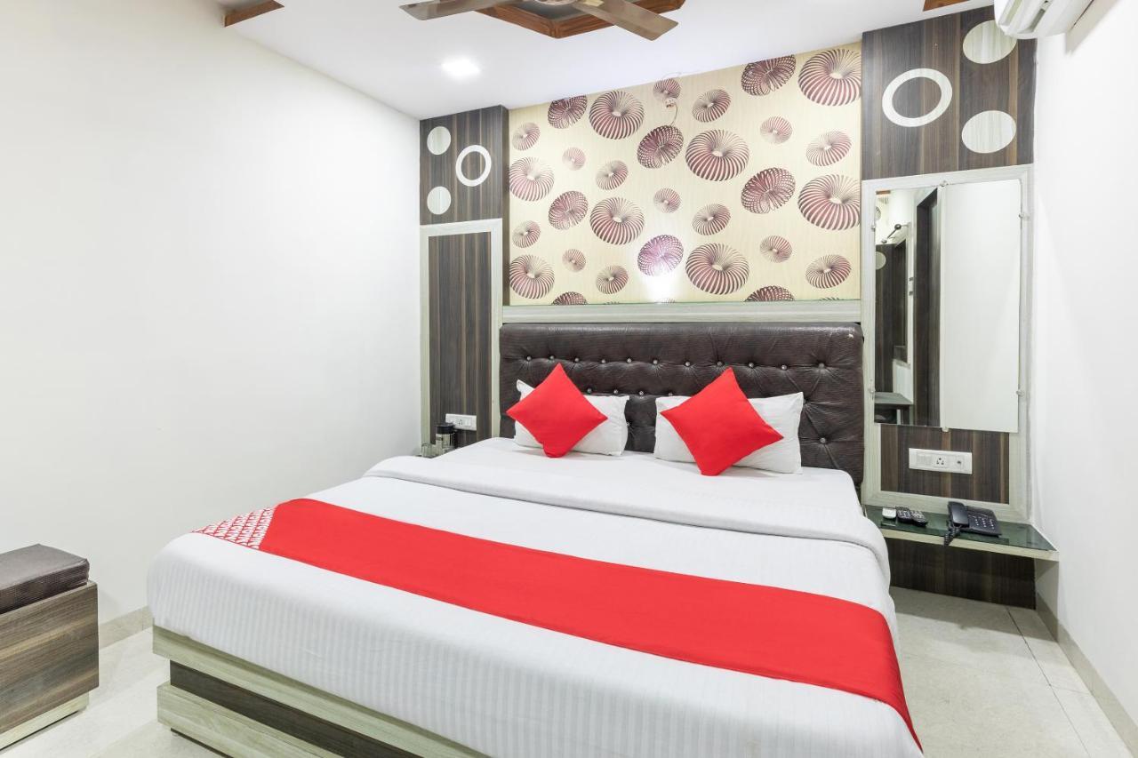 Oyo 45301 Hotel Om Palace Sāgar Extérieur photo